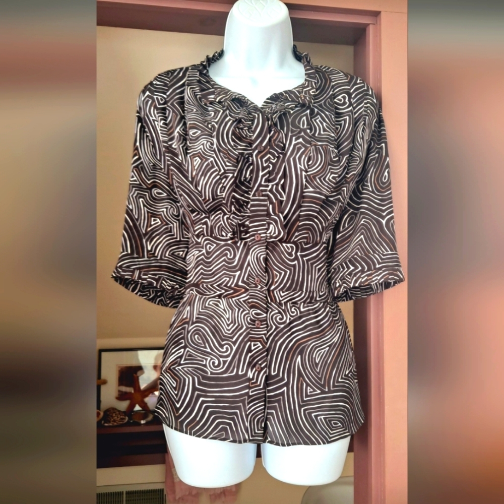 NWOT Violet & Claire Fitted Ruffle Tuxedo Blouse Banded Waist Frilly V-neck Gold
